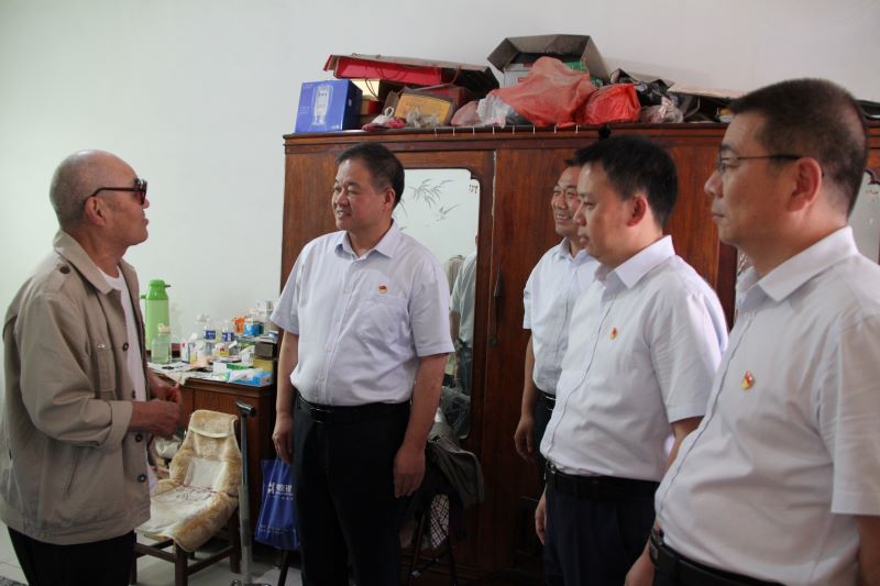 博農(nóng)集團(tuán)領(lǐng)導(dǎo)走訪慰問(wèn)老黨員、困難黨員